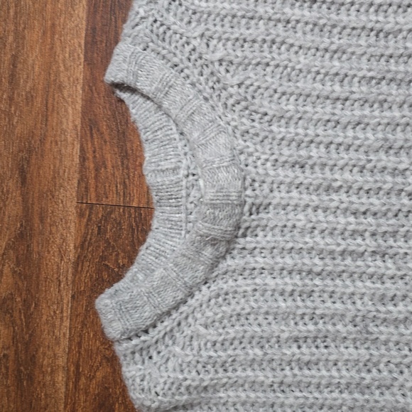 American Eagle Knitted Sweater. Size: Small - Picture 3 of 5